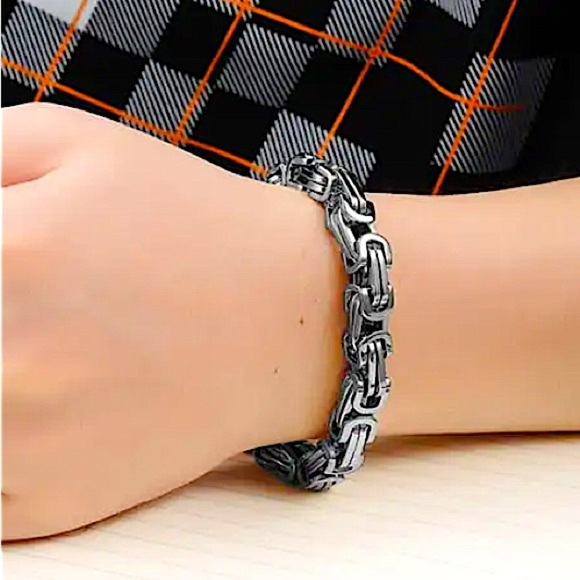 STAINLESS STEEL SILVER BYZANTINE MECHANIC SILVER BLACK BIKER BRACELET - Picture 1 of 7